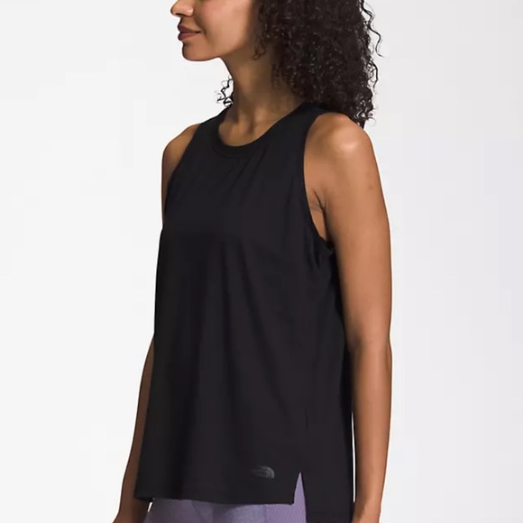 NORTH FACE WOMANS SMALL SUNRSR TANK
TNF BLACK - Picture 2 of 5
